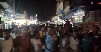 চাঁদপুরে মনোনয়ন বঞ্চিত হান্নানের সমর্থকদের বিক্ষোভ, সড়কে আগুন