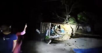 চুয়াডাঙ্গায় কয়েক সেকেন্ডের ঝড়ে লন্ডভন্ড দুই গ্রাম, বৃদ্ধ নিহত