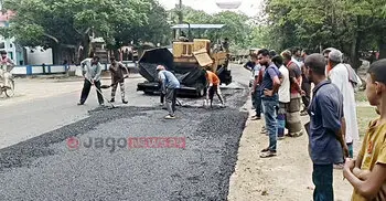 ২৬ কোটি টাকার সড়ক নির্মাণে বালুর সঙ্গে মাটি, আরও আছে নিম্নমানের খোয়া
