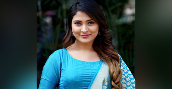 'চাদঁ মামা' গানে স্টেজ মাতালেন মেহজাবিন চৌধুরী