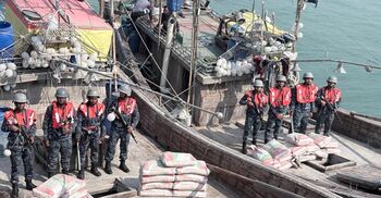 মিয়ানমারে সিমেন্ট পাচারের চেষ্টা, ধাওয়া দিয়ে ধরলো নৌবাহিনীর জাহাজ