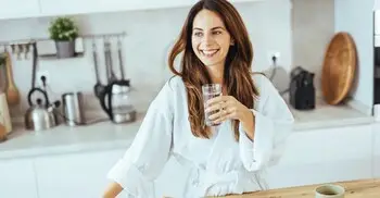 গ্লাস ধরার ভঙ্গিতে বোঝা যায় ব্যক্তির চরিত্র