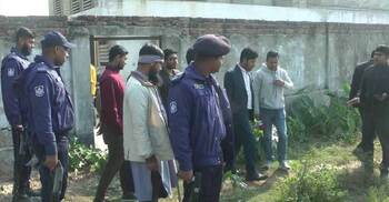 মাথাভাঙ্গা নদীতে মরা মুরগী ফেলে জরিমানা গুনলেন ব্যবসায়ী