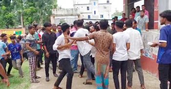 শিক্ষক-শিক্ষার্থীদের সঙ্গে বিএনপি নেতাকর্মীদের মারামারি, আহত ১০