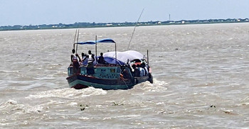 উত্তাল মেঘনা, ট্রলারগুলোতে নেই নিরাপত্তা ব্যবস্থা