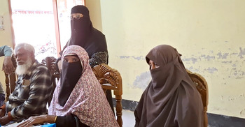 ৫৪ বছর পর ভোটকেন্দ্রে আসছেন রূপসা দক্ষিণের নারীরা