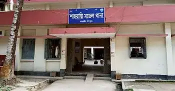 স্বামীর মুখে দুর্গন্ধ, অভিযোগ নিয়ে থানায় স্ত্রী