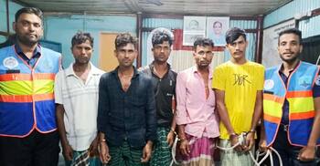 মেঘনায় কারেন্টজালসহ পাঁচ জেলে আটক