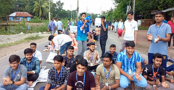 চাঁবিপ্রবি উপাচার্যের পদত্যাগ দাবিতে ৫ ঘণ্টা মহাসড়ক অবরোধ