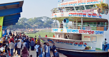 ১৪ ঘণ্টা পর চাঁদপুর থেকে সব রুটে লঞ্চ চলাচল শুরু