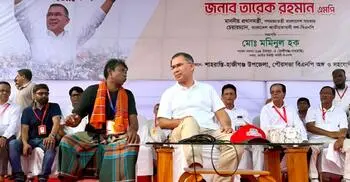 কৃষককে পাশে বসিয়ে কথা শুনলেন প্রধানমন্ত্রী