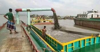 মেঘনা নদীতে ফের বালু উত্তোলন, হুমকিতে বেড়িবাঁধ