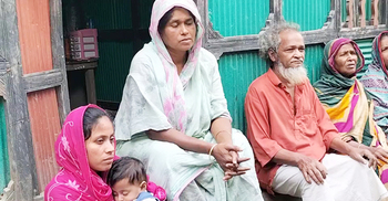 পুলিশি হয়রানিতে ঘরছাড়া হোসেনপুরের যুবকরা