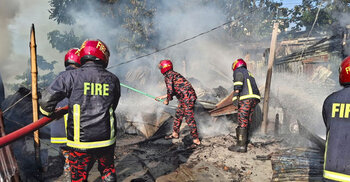 চাঁদপুরে সিলিন্ডার লিকেজের আগুনে ৭ দোকান পুড়ে ছাই