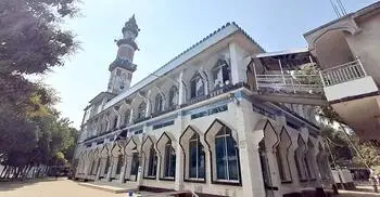 ছয় যুগ ধরে ১৬ মসজিদে বিনা হাদিয়ায় খতমে তারাবি পড়ান হাফেজরা