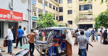 নামাজ পড়ছিলেন গৃহবধূ, প্রাণ গেলো সাপের কামড়ে