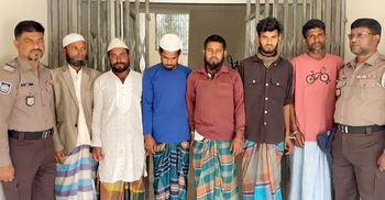 নিষেধাজ্ঞা অমান্য করে মাছ শিকার, ১৩ জেলে আটক