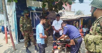 চাঁদপুরে যৌথ বাহিনীর অভিযানে ৬ অবৈধ গাড়ি জব্দ