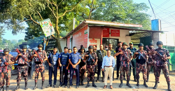 সোনামসজিদের ২২৬ ট্রাক পৌঁছে দিলেন ইউএনও