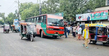 ৩ দিন পর চাঁপাইনবাবগঞ্জ-রাজশাহী রুটে বাস চলাচল স্বাভাবিক