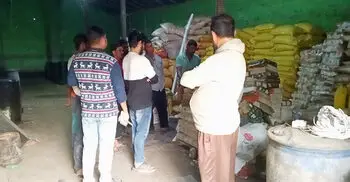 পোকা ধরা খেজুরসহ ডাল বিক্রি করায় এক প্রতিষ্ঠানকে জরিমানা