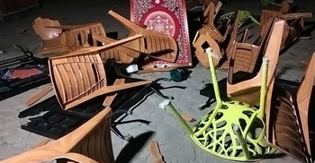 চাঁপাইনবাবগঞ্জে ককটেল বিস্ফোরণ করে ইউপি চেয়ারম্যানের ওপর হামলা