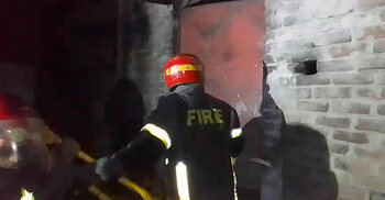 বসতবাড়িতে যৌন ব্যবসা, ক্ষোভে আগুন দিলো স্থানীয়রা