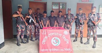 অবৈধভাবে ভারত থেকে ফেরার পথে ৩ বাংলাদেশি আটক