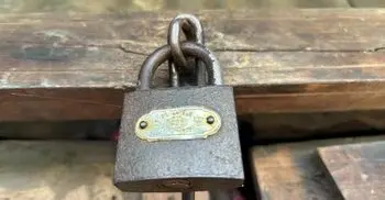 পাল্টাপাল্টি মামলায় পুরুষশূন্য মুশরীভূজা