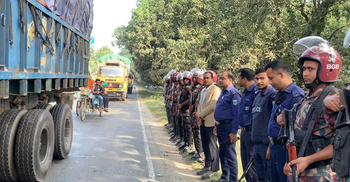 সোনামসজিদের ২৯৬ ট্রাক পৌঁছে দিলেন ইউএনও