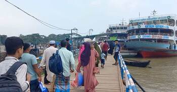 ঈদ শেষে কর্মস্থলে ছুটছেন মানুষ, নৌরুটে বাড়ছে চাপ