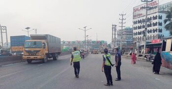 নারায়ণগঞ্জে সতর্ক অবস্থানে প্রশাসন, বসানো হয়েছে চেকপোস্ট