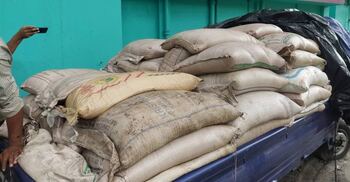 নোয়াখালীতে ৪ টন ভারতীয় চিনি জব্দ, আটক ১