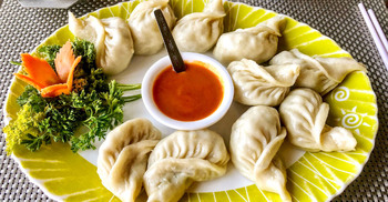 বৃষ্টির সন্ধ্যায় বানান মজাদার চিকেন মোমো