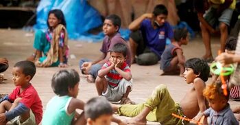 এ শহরের পথই তাদের বাড়ি