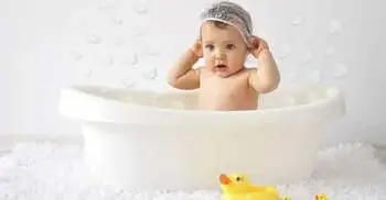 শীতে শিশুর গোসল নিয়ে দুশ্চিন্তা? মানুন চিকিৎসকের পরামর্শ