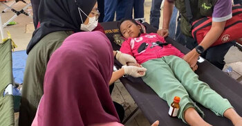 1,000 children fall ill from midday school meal in Indonesia