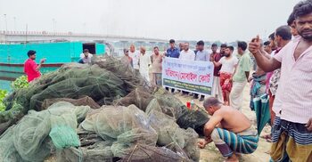 কিশোরগঞ্জে বিপুল পরিমাণ নিষিদ্ধ চায়না দুয়ারি জাল জব্দ