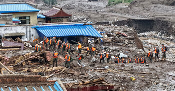 10 die, 33 missing in northwest China floods