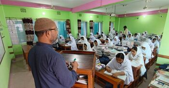 ৭৩টি শিক্ষা প্রতিষ্ঠানের শিক্ষক-শিক্ষার্থীরা মোবাইল ব্যবহার করেন