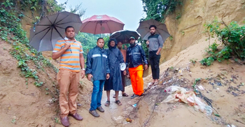 চট্টগ্রামে ঝুঁকিপূর্ণ পাহাড় থেকে আশ্রয়কেন্দ্রে ১০০ পরিবার
