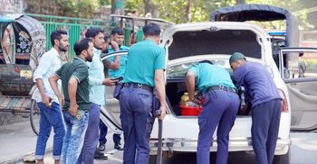 চট্টগ্রামে নিরাপত্তা জোরদার, মোড়ে মোড়ে আইনশৃঙ্খলা বাহিনীর সদস্য