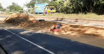ঢাকা-চট্টগ্রাম মহাসড়কে বালুর স্তূপ, দুর্ঘটনার আশঙ্কা
