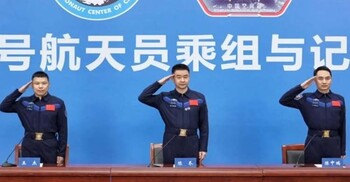 মহাকাশ মিশনে বিপর্যয়: যেভাবে প্রাণে বেঁচে ফিরেছে চীনা নভোচারী দল