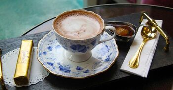 শীতের সন্ধ্যায় বানিয়ে ফেলুন মজাদার চকলেট চা