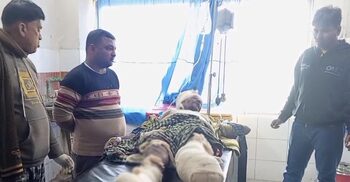 নামতে গিয়ে ট্রেনের নিচে বাদামবিক্রেতা, দুই পা বিচ্ছিন্ন