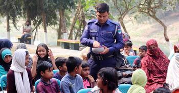 ভিন্ন আয়োজনে চুয়াডাঙ্গা পুলিশ পার্কে ভ্যালেন্টাইনস ডে উদযাপন