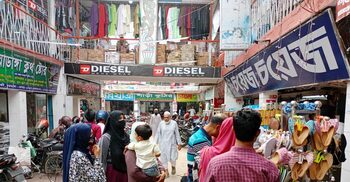 তাপে ও পোশাকের দামে গরম চুয়াডাঙ্গার ঈদবাজার