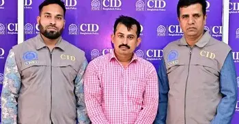 ৭৭ হাজার টাকা লুট করে ছিনতাইকারীরা, ধাওয়া করে ধরলেন সিআইডি কর্মকর্তা