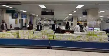 শাহ আমানতে ৩০ লাখ টাকার বিদেশি সিগারেট জব্দ